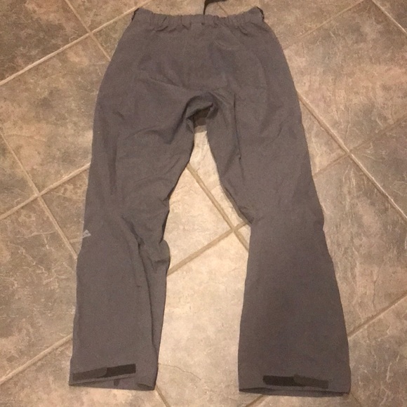 Westcomb ski pants Buckle broken but snap is good - Picture 2 of 3